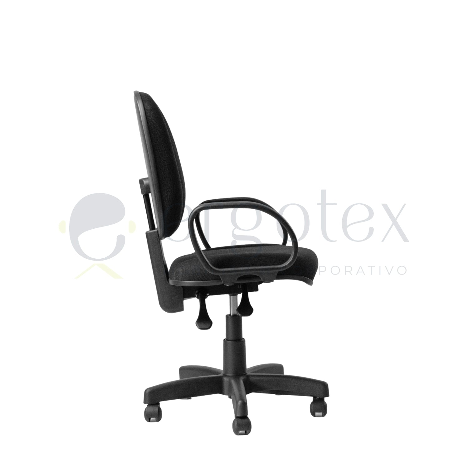 Cadeira Giratoria Diretor Gomada com Regulagem no Encosto